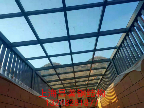 鋼結(jié)構(gòu)玻璃雨棚